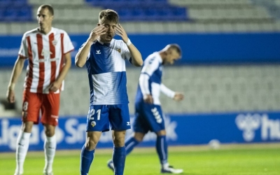 Aarón Rey, lamentant-se d'una ocasió fallada en el xoc d'ahir | CE Sabadell